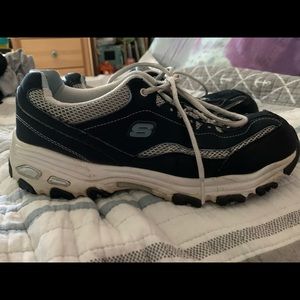 Sketchers size 11 in women’s